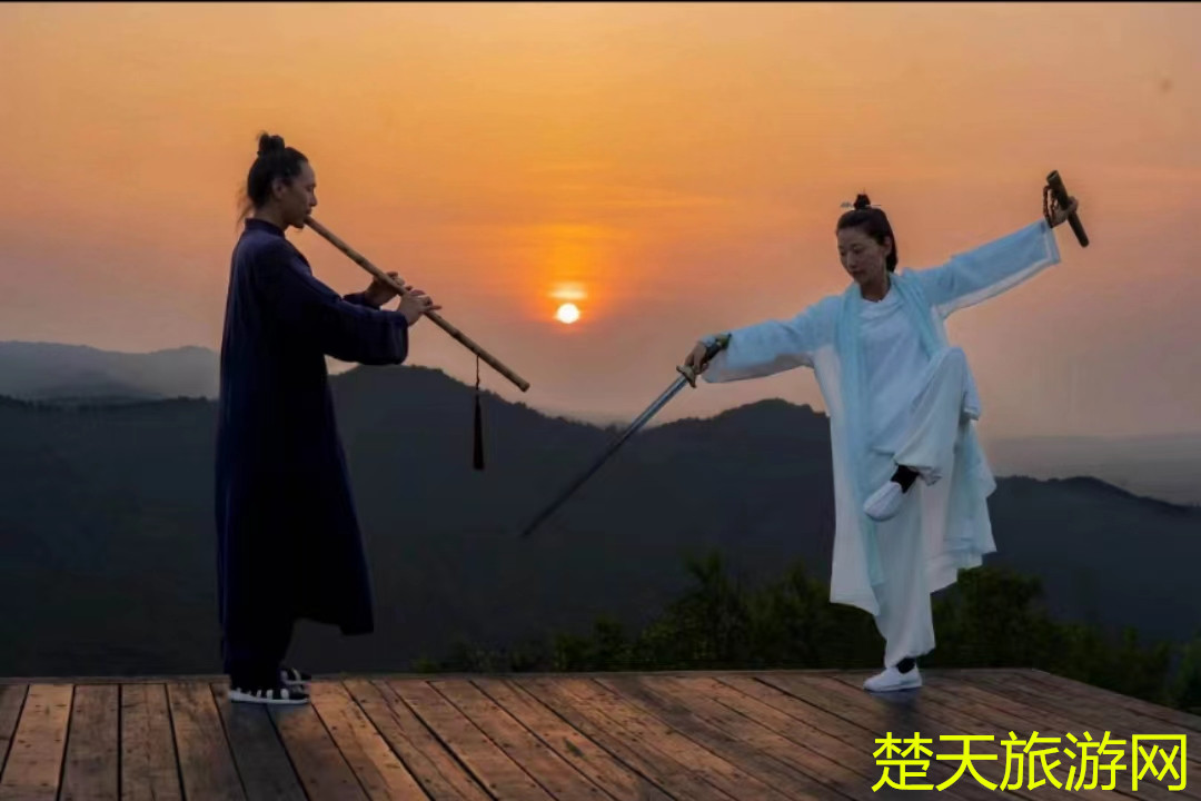 武當山張小麗合影_副本.jpg
